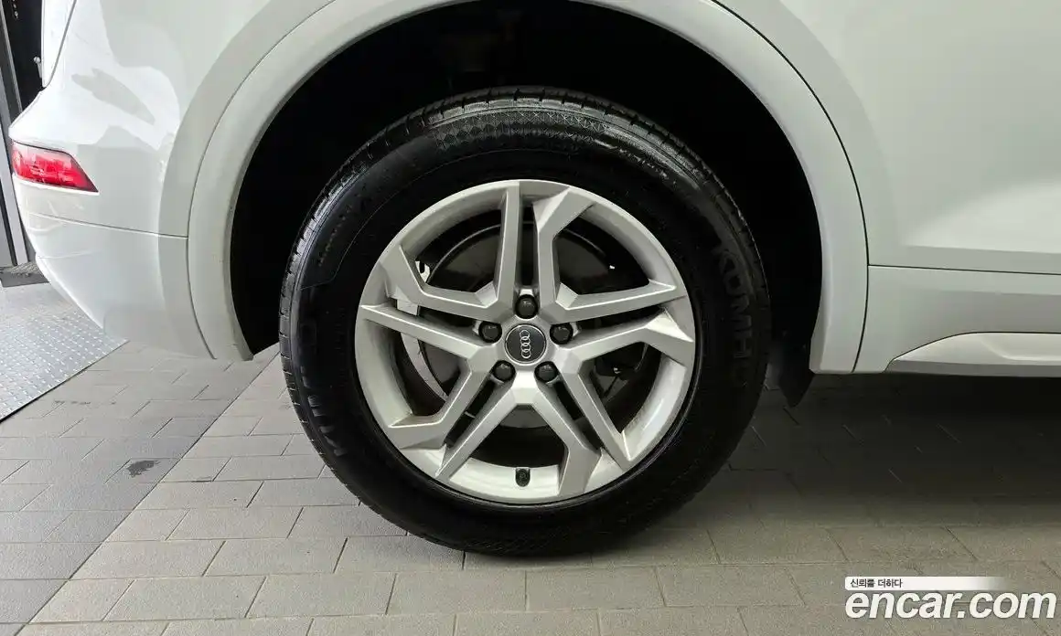 Audi Q5 2020 2.0 автомат (гидро), фото 5
