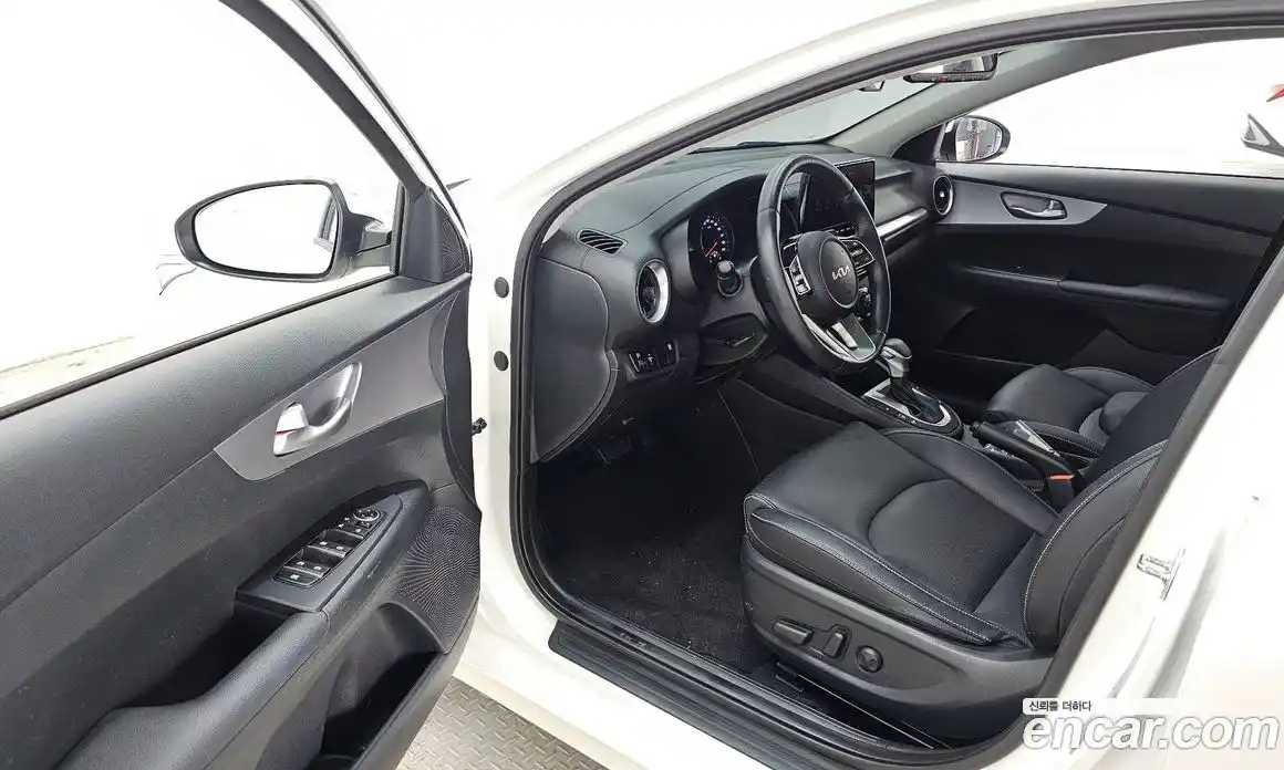 Kia K3 2023 1.6 автомат (гидро), фото 13