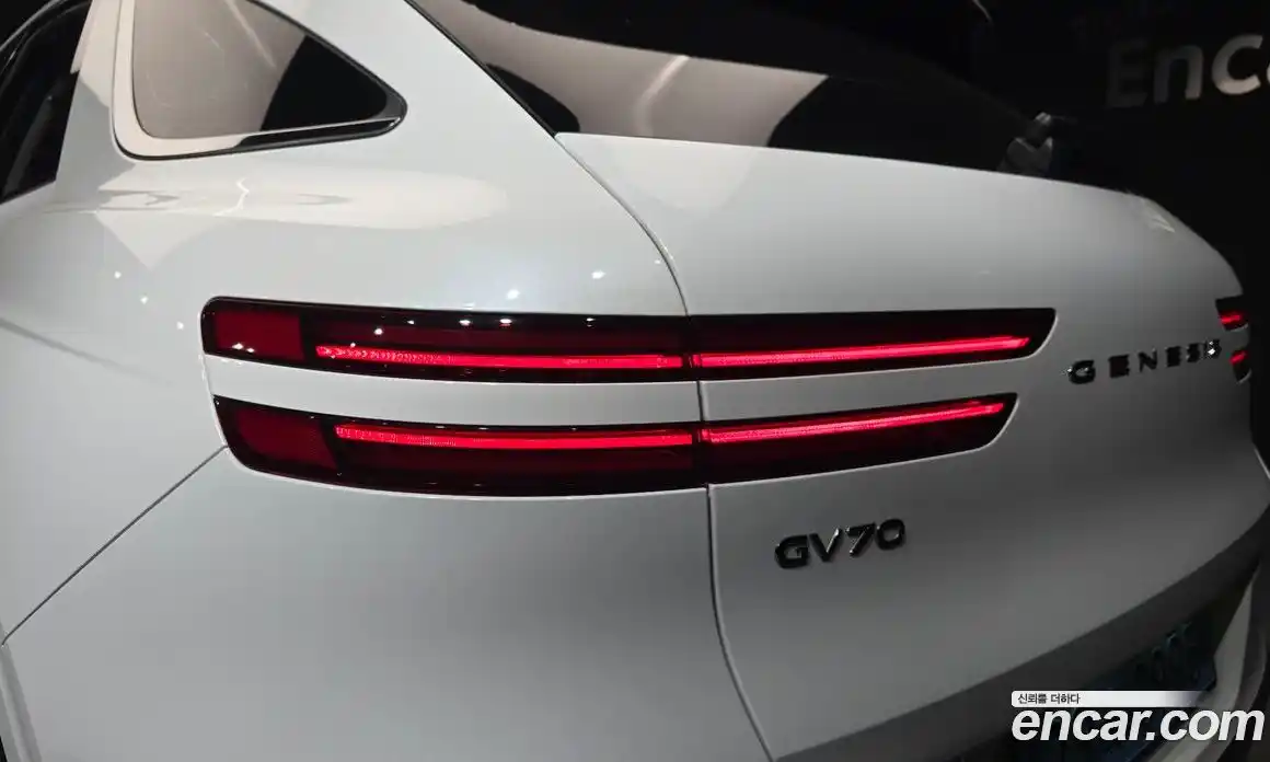 Genesis GV70 2022 0.1 автомат (гидро), фото 9