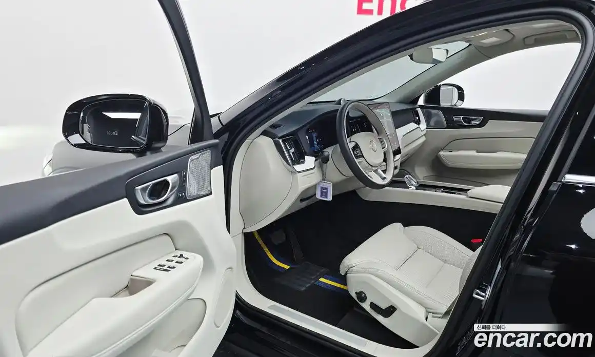 Volvo XC60 2026 2.0 автомат (гидро), фото 13