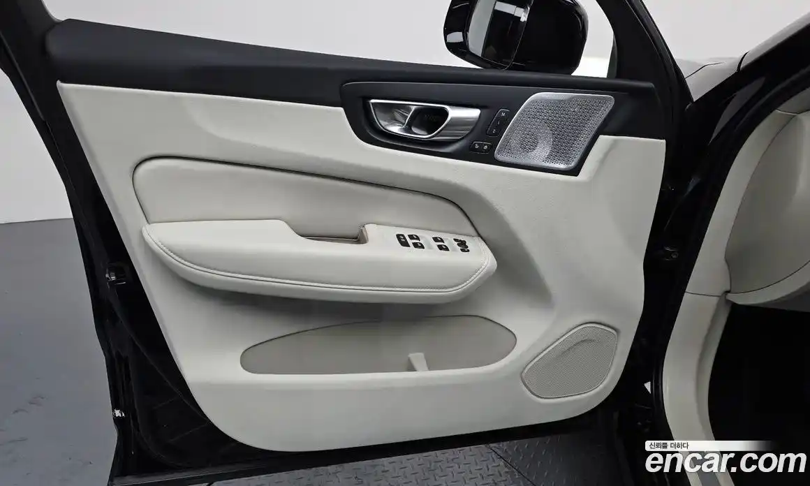 Volvo XC60 2026 2.0 автомат (гидро), фото 14