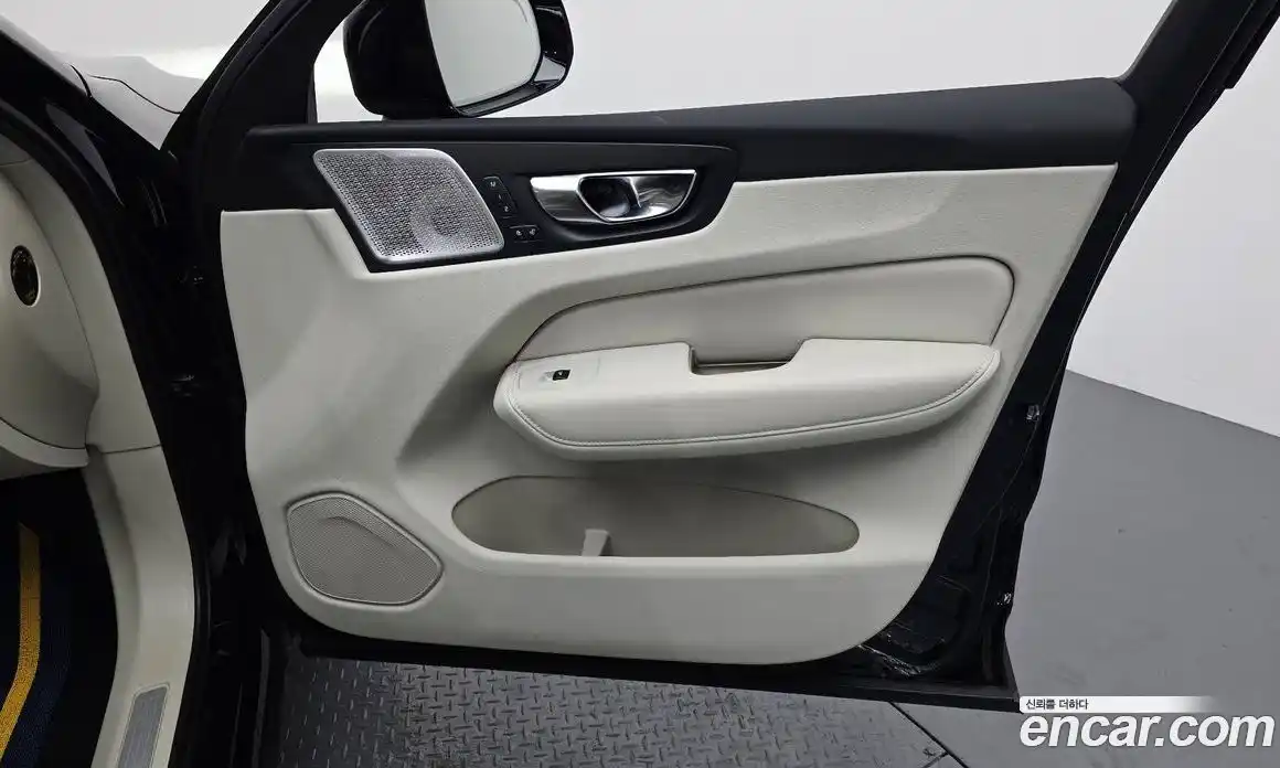 Volvo XC60 2026 2.0 автомат (гидро), фото 15