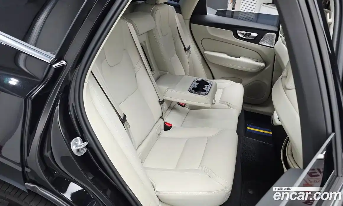 Volvo XC60 2026 2.0 автомат (гидро), фото 16