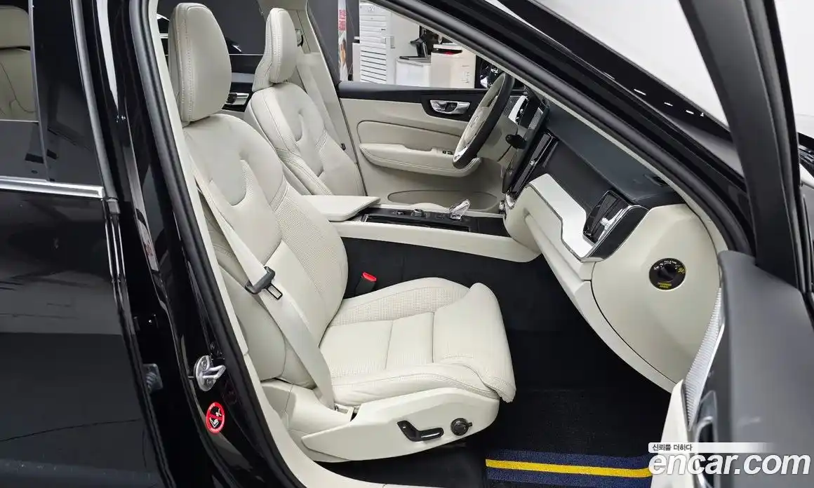 Volvo XC60 2026 2.0 автомат (гидро), фото 18