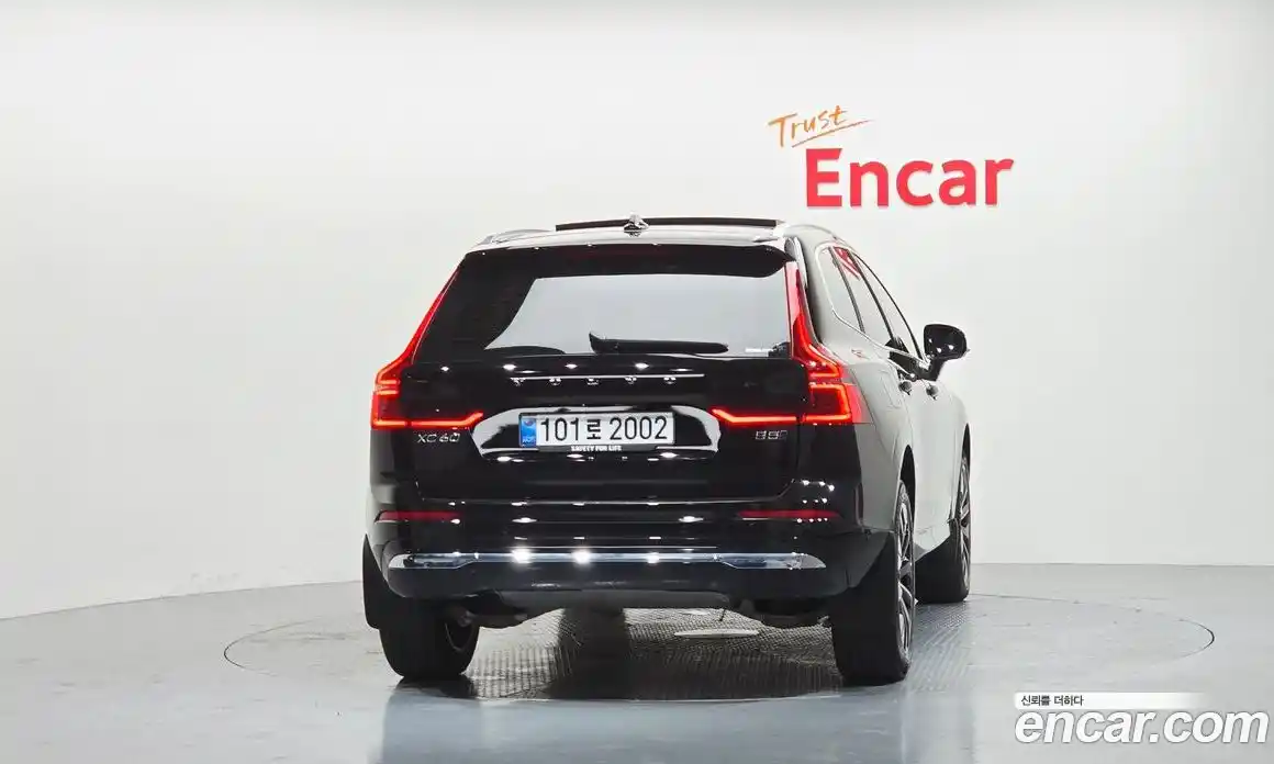 Volvo XC60 2026 2.0 автомат (гидро), фото 4