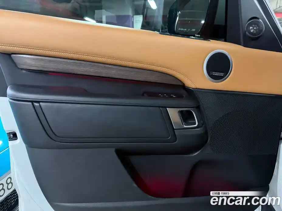 Land Rover Discovery 2019 3.0 автомат (гидро), фото 19