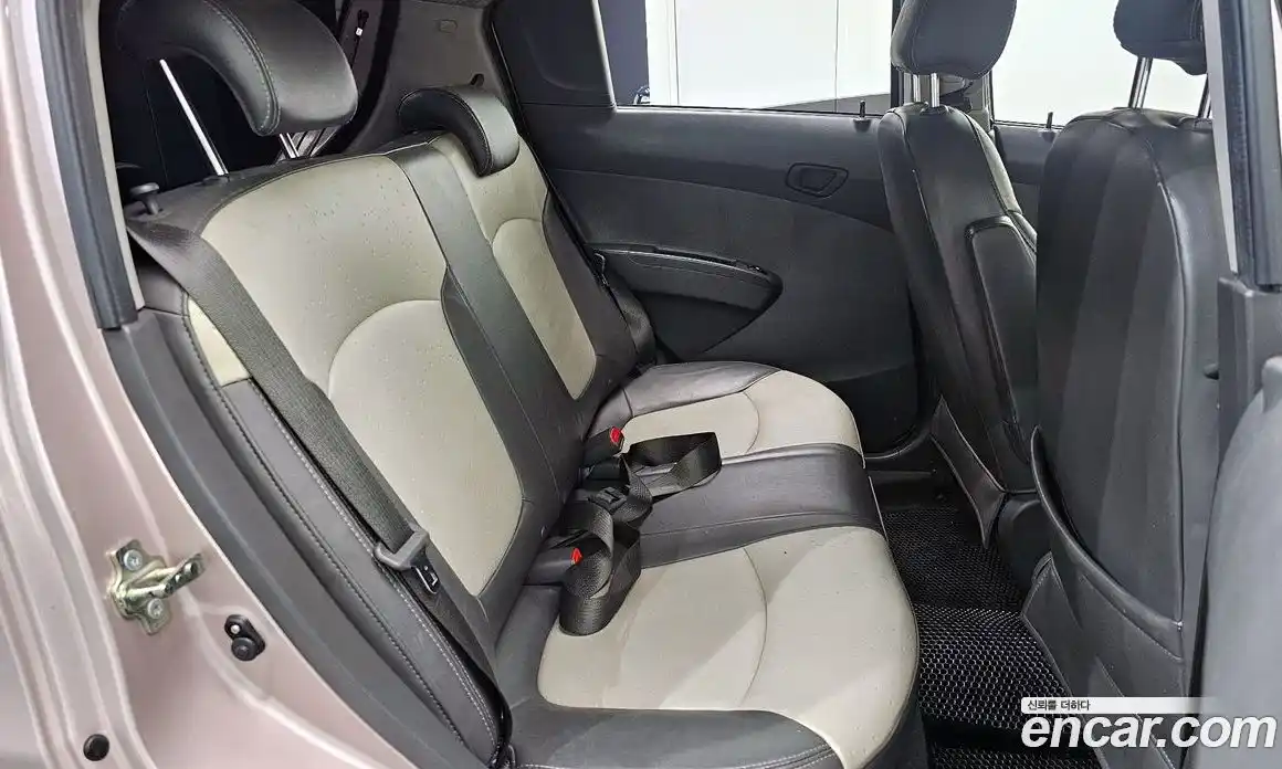Chevrolet Spark 2011 1.0 автомат (гидро), фото 17