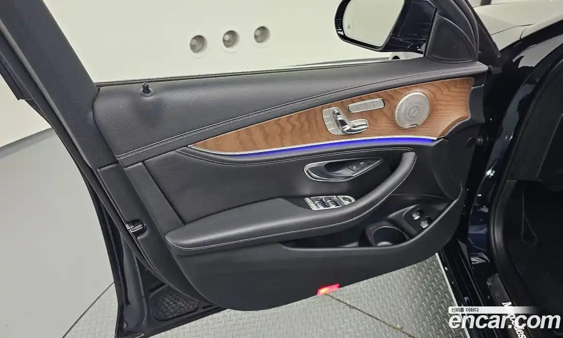 Mercedes-Benz E-Class 2023 2.0 автомат (гидро), фото 14