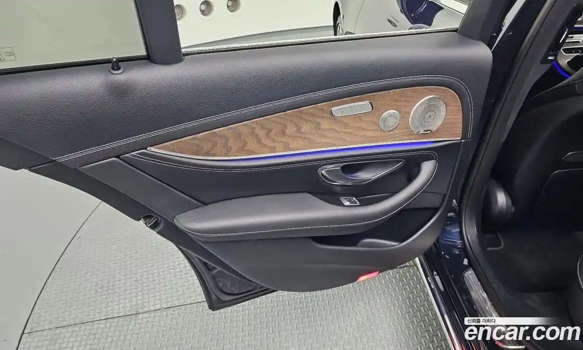 Mercedes-Benz E-Class 2023 2.0 автомат (гидро), фото 15