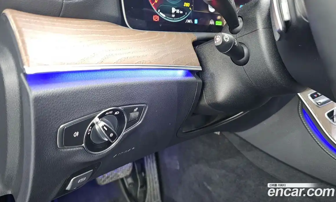 Mercedes-Benz E-Class 2023 2.0 автомат (гидро), фото 26
