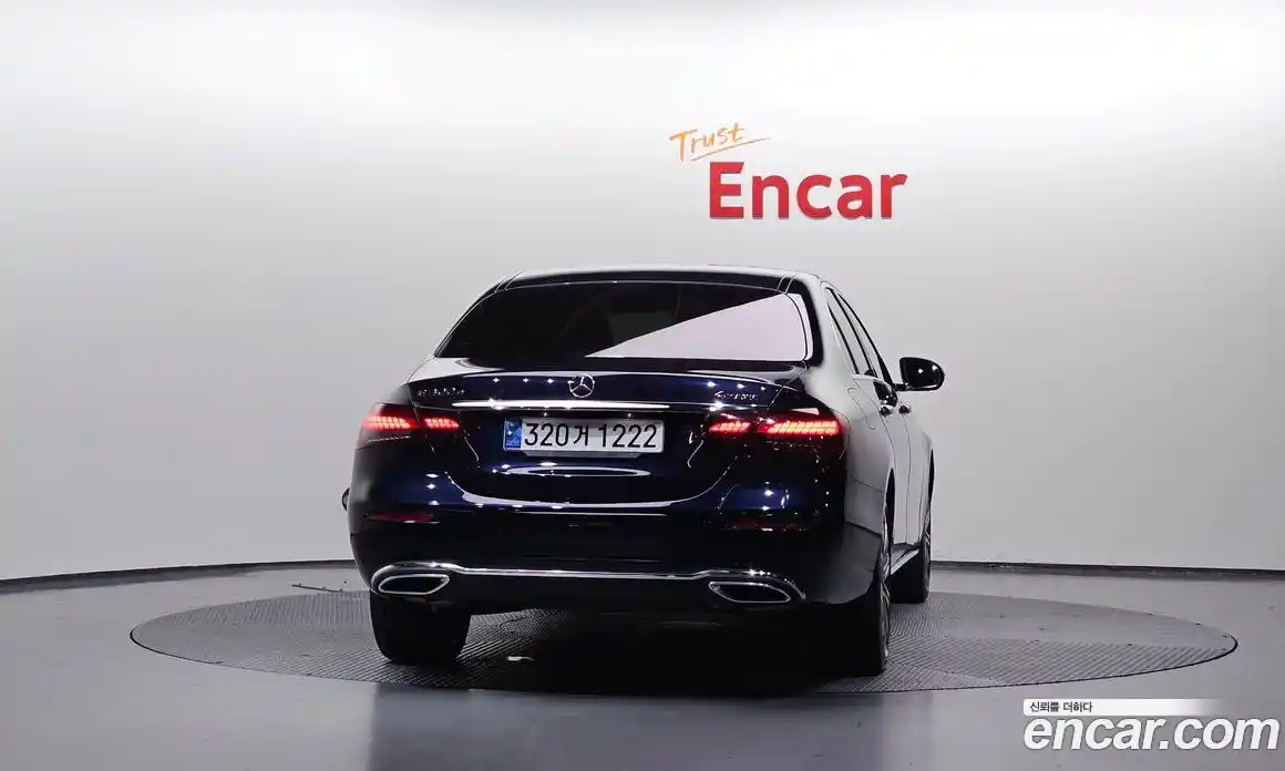 Mercedes-Benz E-Class 2023 2.0 автомат (гидро), фото 4