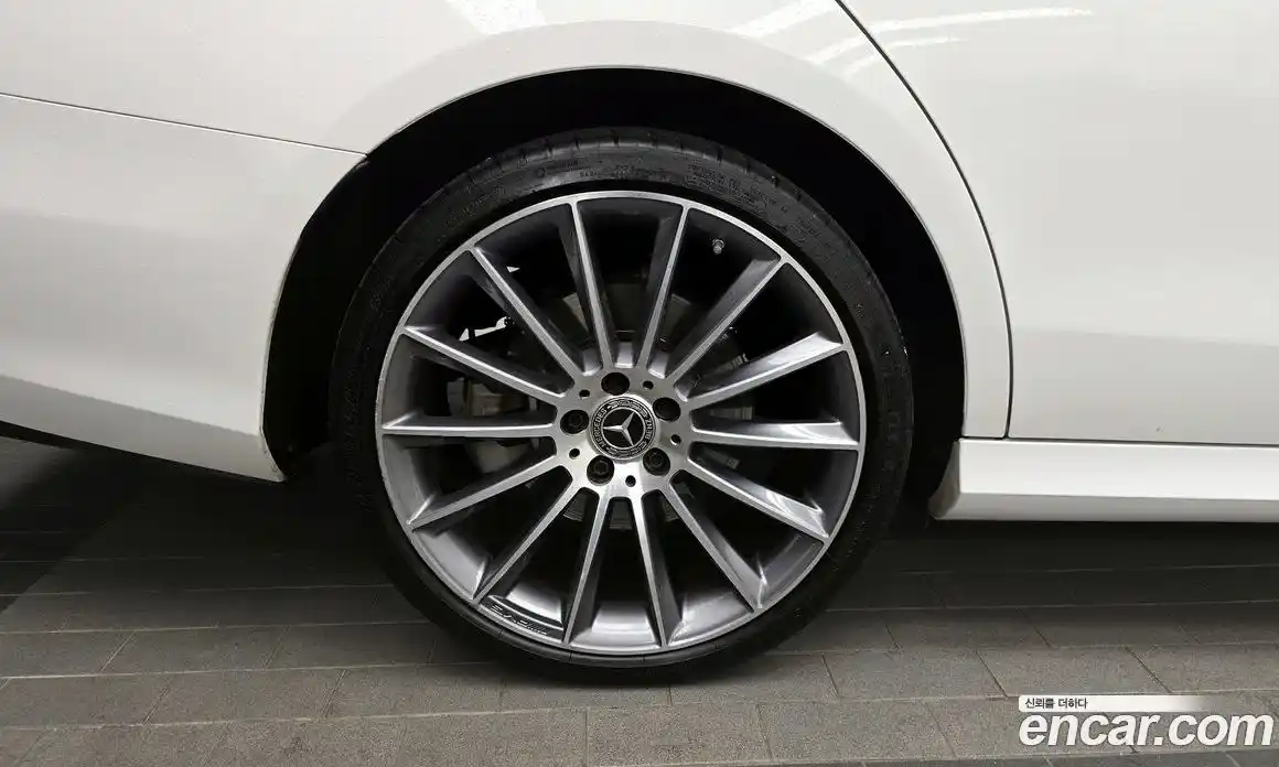 Mercedes-Benz E-Class 2022 2.0 автомат (гидро), фото 5