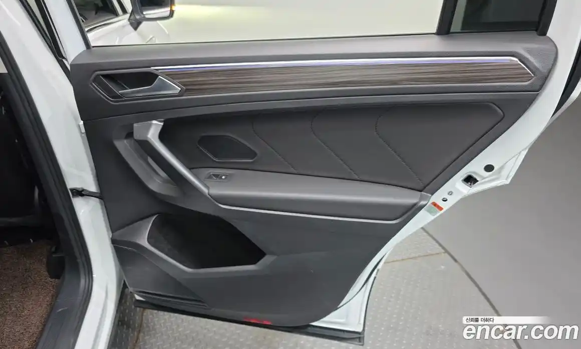 Volkswagen Tiguan 2023 2.0 автомат (гидро), фото 15