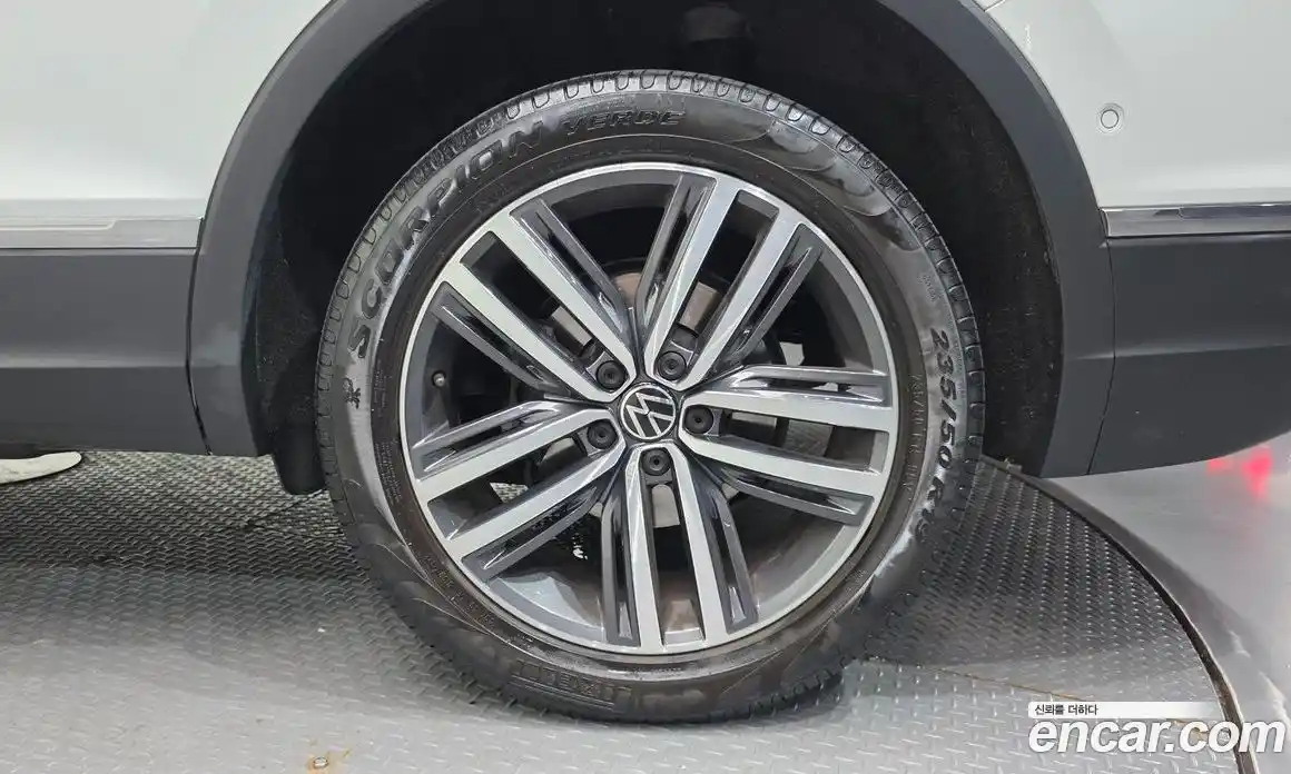 Volkswagen Tiguan 2023 2.0 автомат (гидро), фото 7