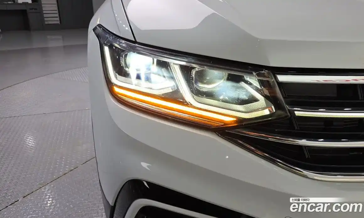 Volkswagen Tiguan 2023 2.0 автомат (гидро), фото 8