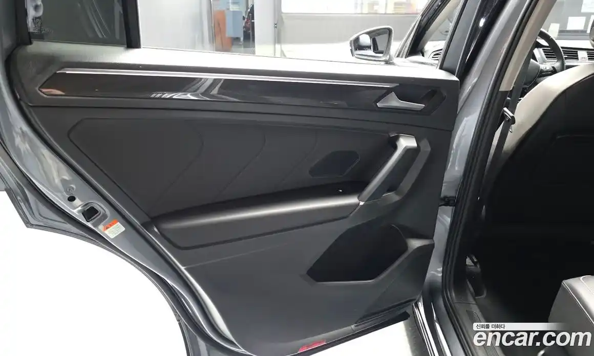 Volkswagen Tiguan 2018 2.0 автомат (гидро), фото 15