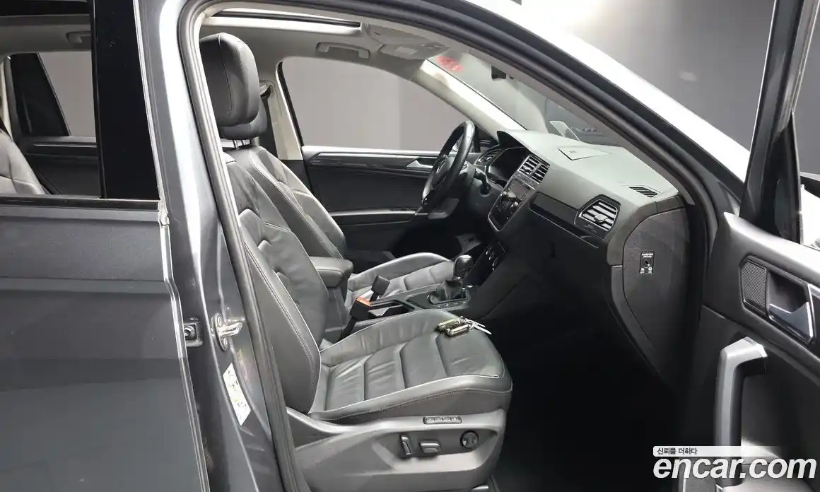 Volkswagen Tiguan 2018 2.0 автомат (гидро), фото 16