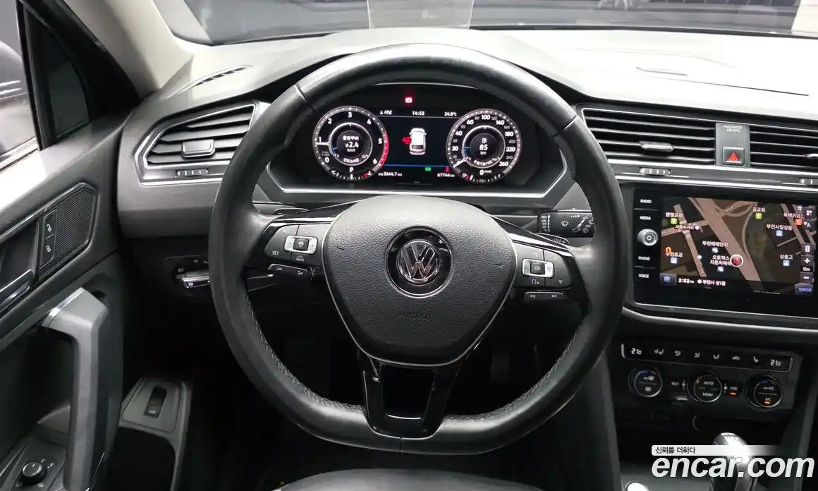 Volkswagen Tiguan 2018 2.0 автомат (гидро), фото 19