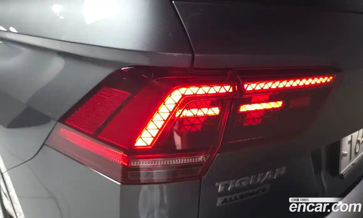 Volkswagen Tiguan 2018 2.0 автомат (гидро), фото 9
