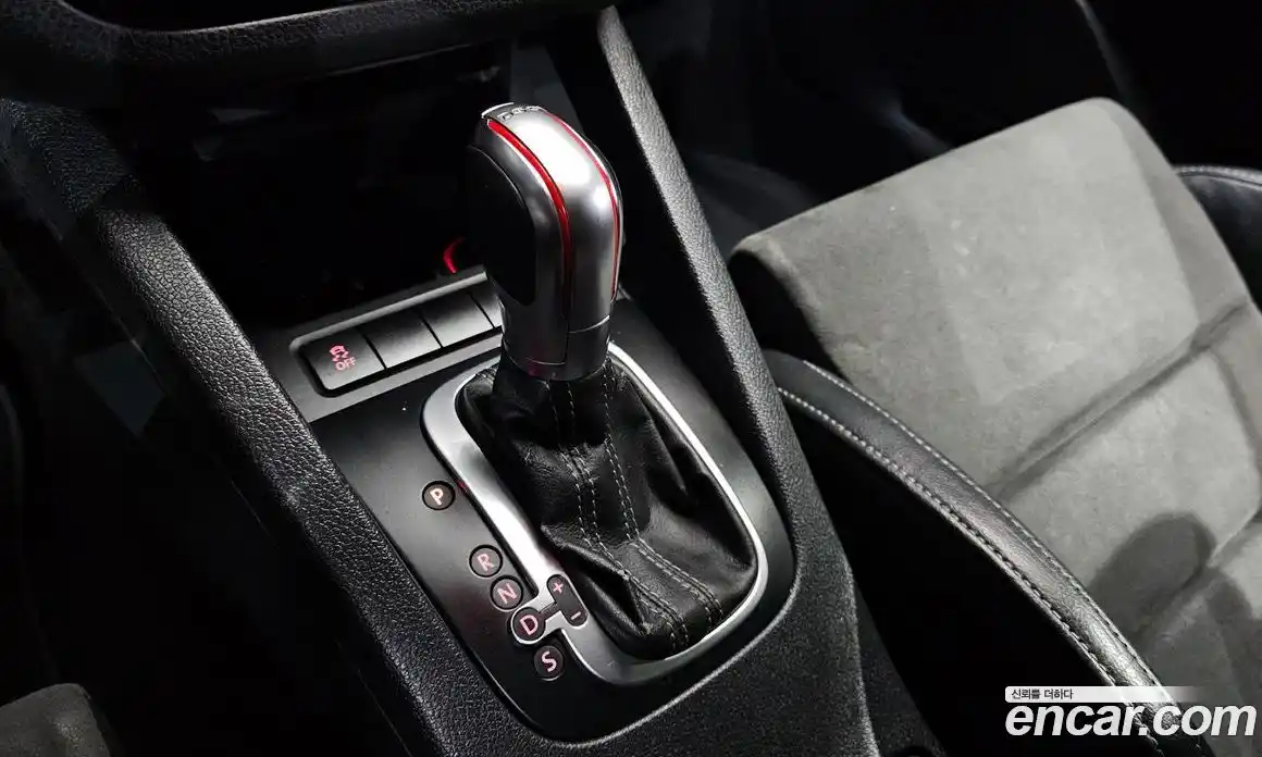 Volkswagen Scirocco 2012 2.0 автомат (гидро), фото 9