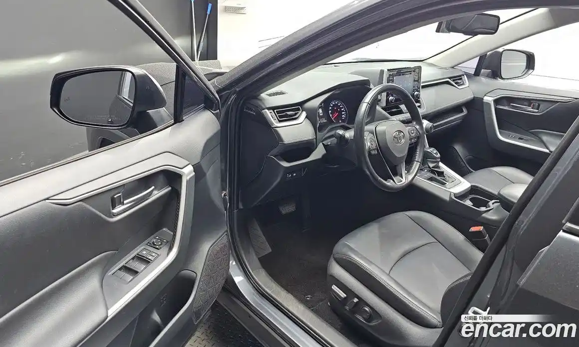 Toyota RAV4 2019 2.5 автомат (гидро), фото 13 Toyota RAV4 2019 2.5 автомат (гидро), фото 13