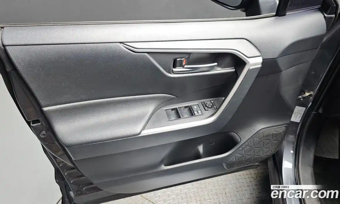 Toyota RAV4 2019 2.5 автомат (гидро), фото 14 Toyota RAV4 2019 2.5 автомат (гидро), фото 14