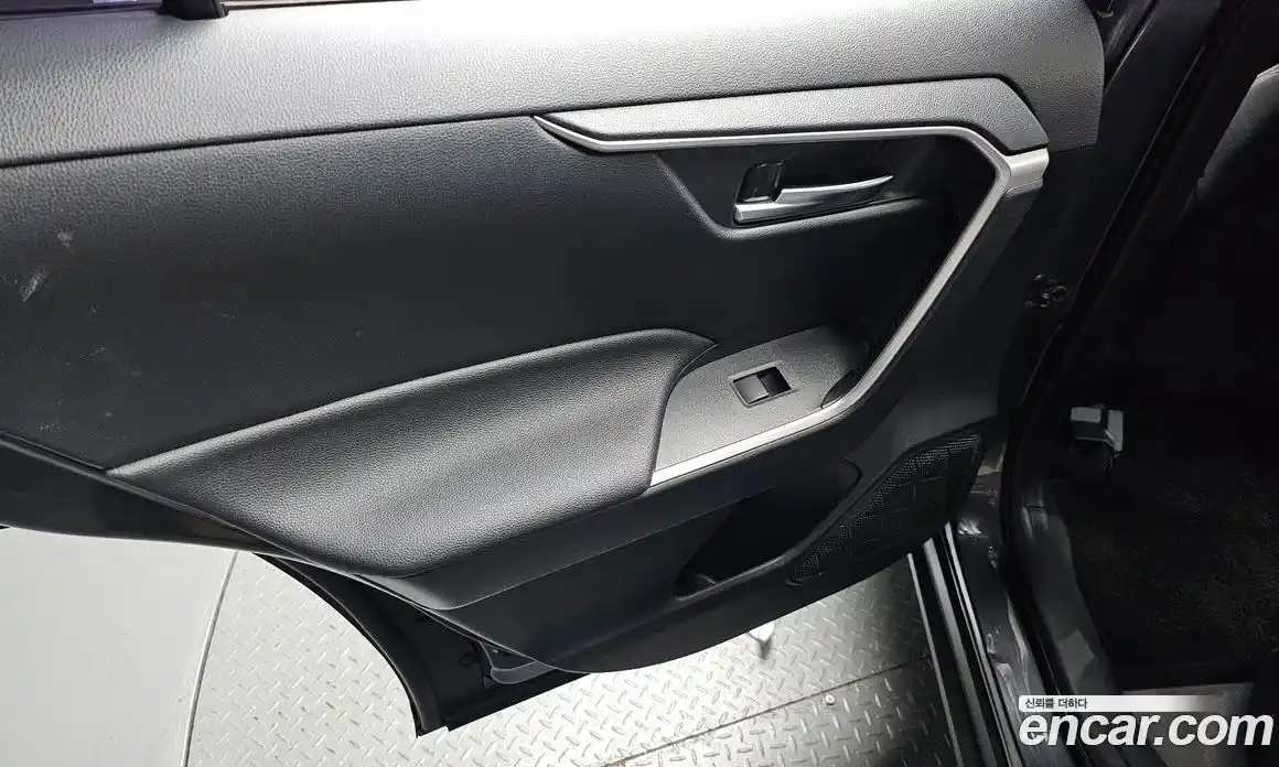 Toyota RAV4 2019 2.5 автомат (гидро), фото 15 Toyota RAV4 2019 2.5 автомат (гидро), фото 15