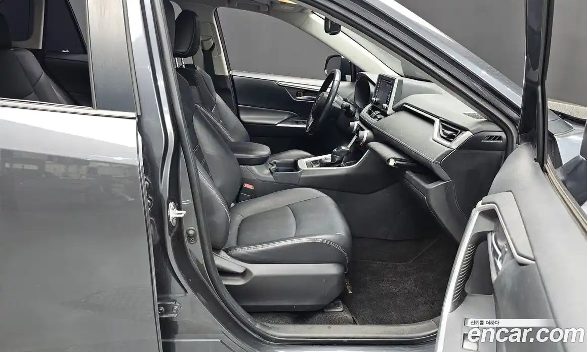 Toyota RAV4 2019 2.5 автомат (гидро), фото 16 Toyota RAV4 2019 2.5 автомат (гидро), фото 16