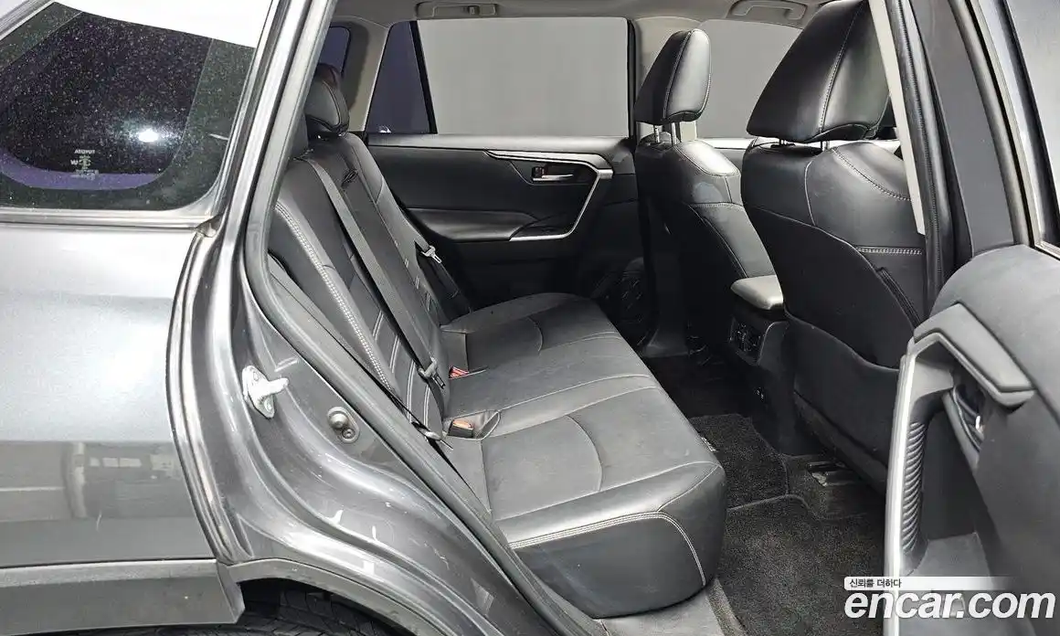 Toyota RAV4 2019 2.5 автомат (гидро), фото 17 Toyota RAV4 2019 2.5 автомат (гидро), фото 17