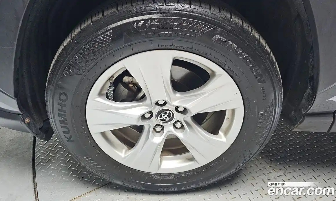 Toyota RAV4 2019 2.5 автомат (гидро), фото 5 Toyota RAV4 2019 2.5 автомат (гидро), фото 5