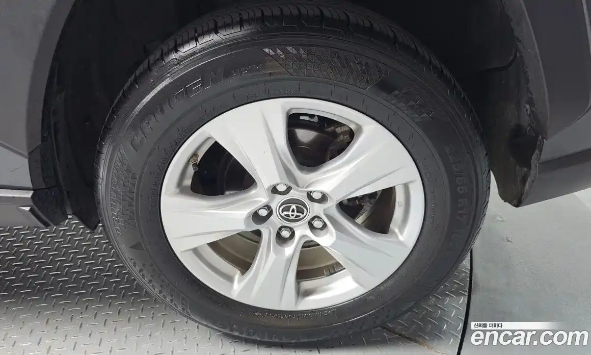 Toyota RAV4 2019 2.5 автомат (гидро), фото 7 Toyota RAV4 2019 2.5 автомат (гидро), фото 7
