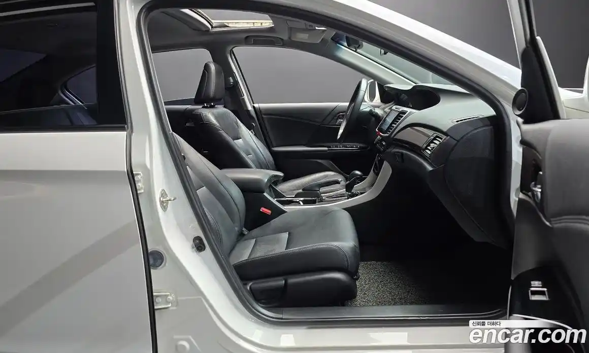 Honda Accord 2017 2.4 автомат (гидро), фото 16