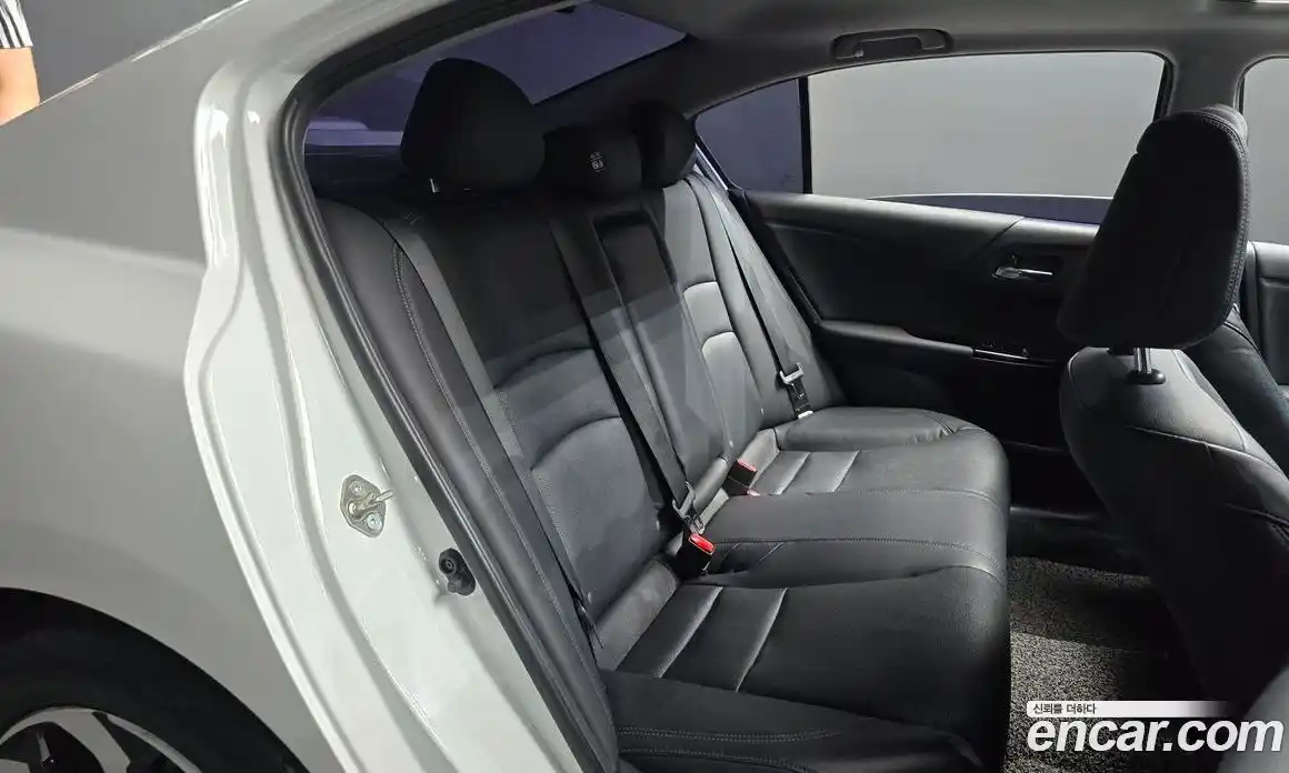 Honda Accord 2017 2.4 автомат (гидро), фото 17