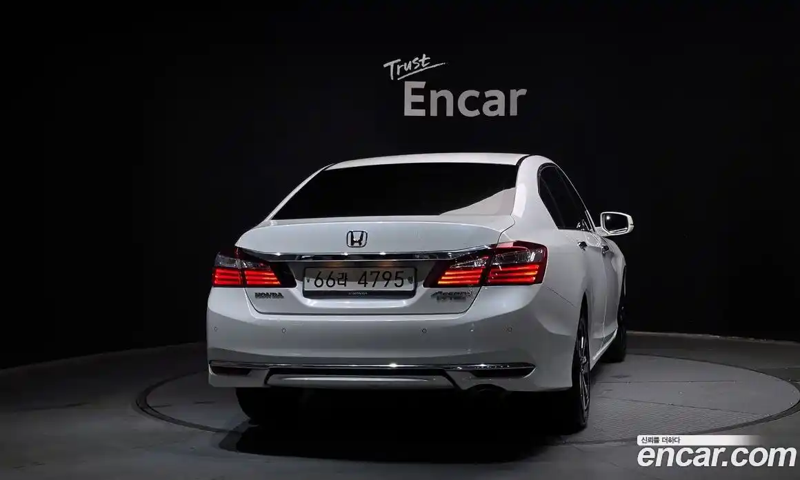 Honda Accord 2017 2.4 автомат (гидро), фото 4