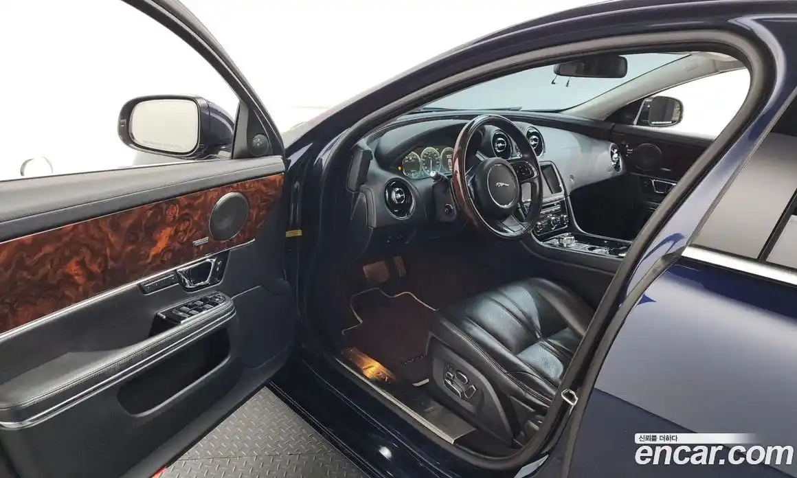 Jaguar XJ 2014 3.0 автомат (гидро), фото 10 Jaguar XJ 2014 3.0 автомат (гидро), фото 10