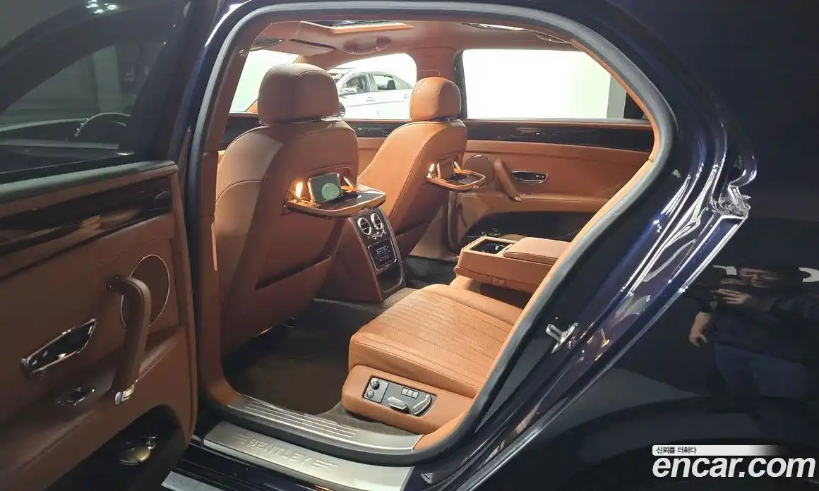 Bentley Flying Spur 2017 4.0 автомат (гидро), фото 16 Bentley Flying Spur 2017 4.0 автомат (гидро), фото 16