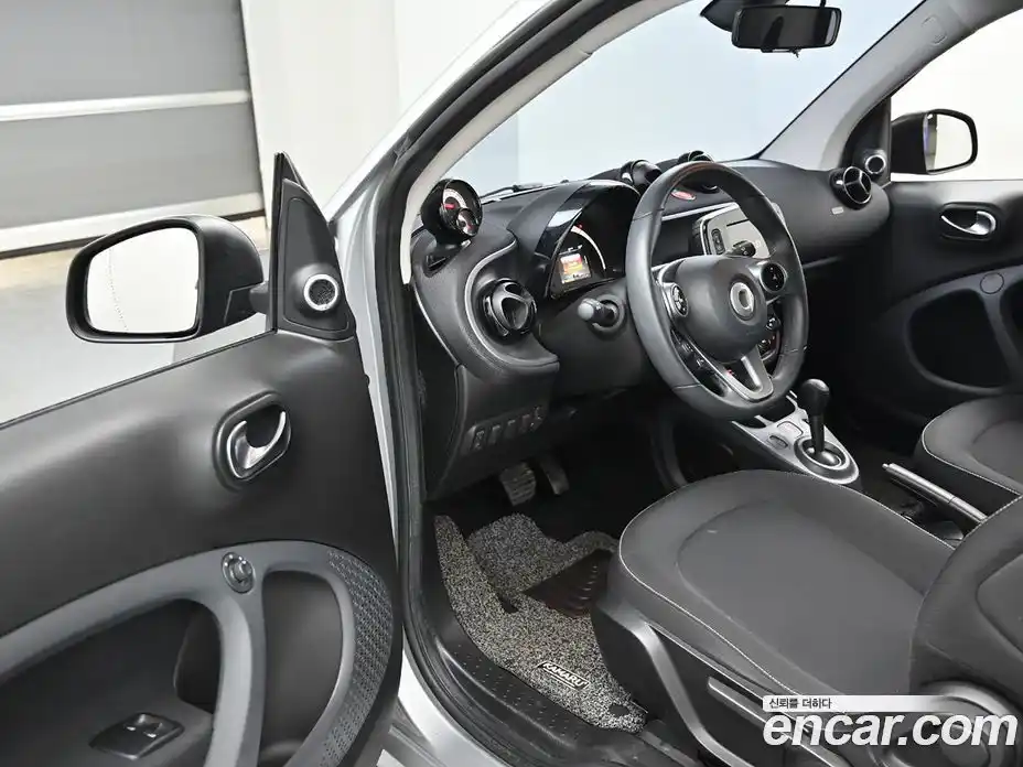 Smart Fortwo 2015 1.0 автомат (гидро), фото 11 Smart Fortwo 2015 1.0 автомат (гидро), фото 11