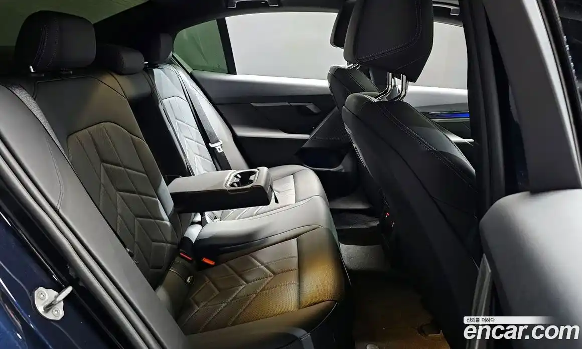 BMW 5 серия 2025 2.0 автомат (гидро), фото 12