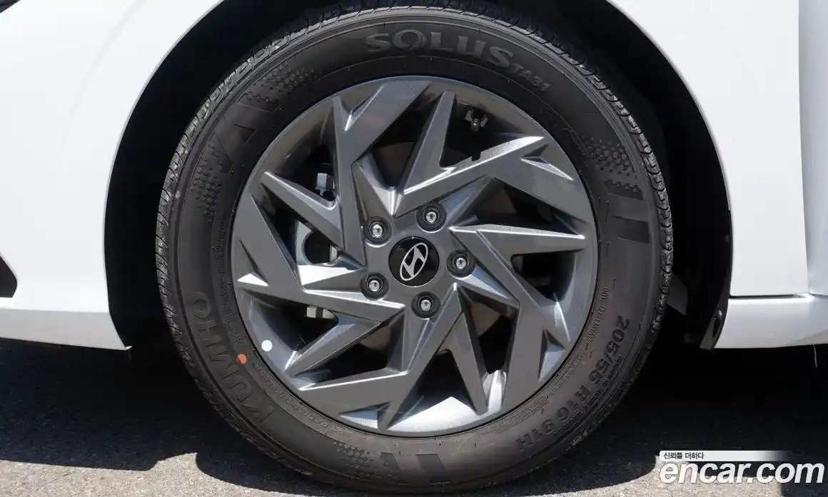 Hyundai Avante 2026 1.6 автомат (гидро), фото 8