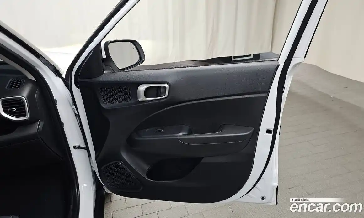 Hyundai Venue 2024 1.6 автомат (гидро), фото 14