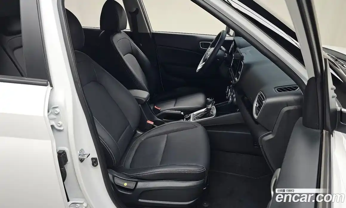 Hyundai Venue 2024 1.6 автомат (гидро), фото 16