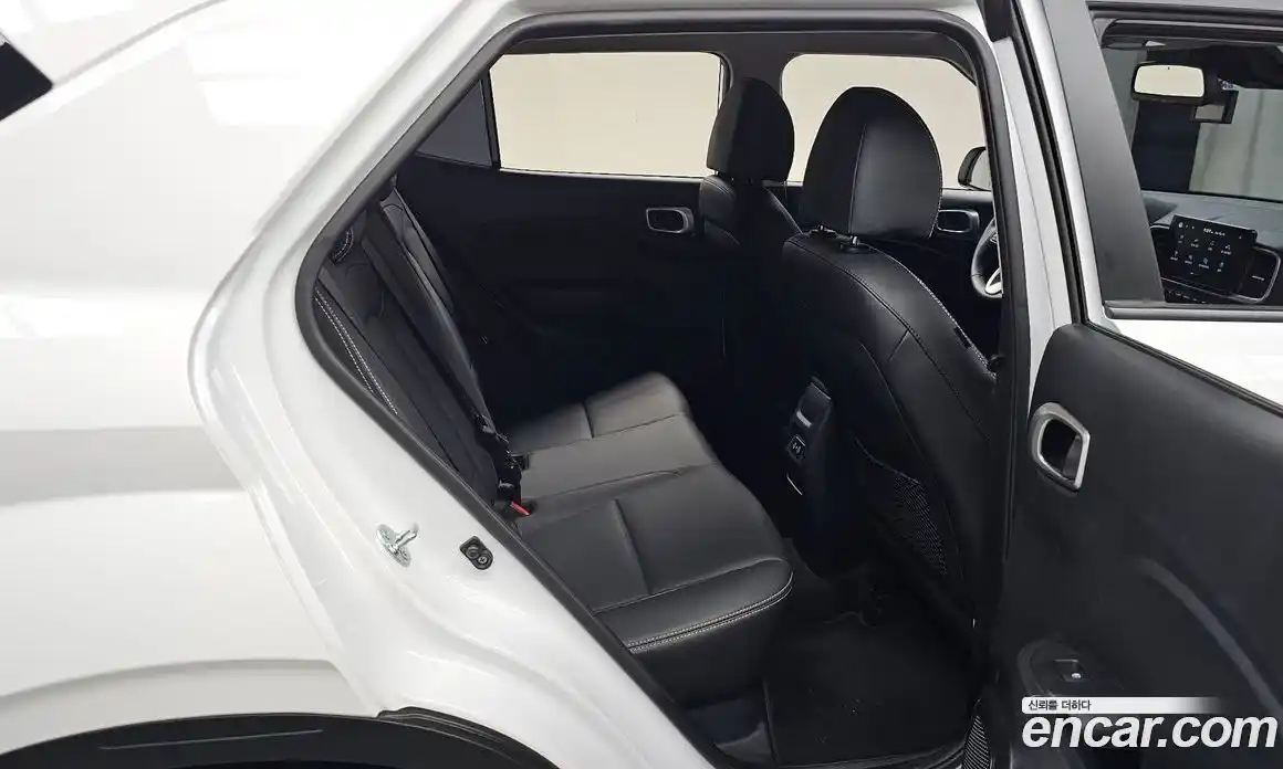 Hyundai Venue 2024 1.6 автомат (гидро), фото 17