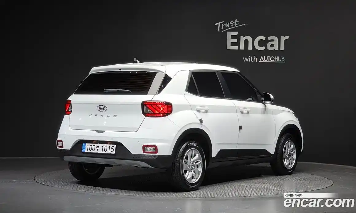 Hyundai Venue 2024 1.6 автомат (гидро), фото 2