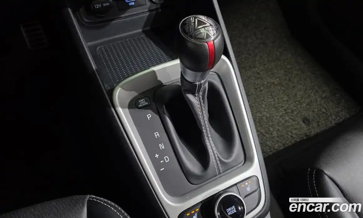 Hyundai Venue 2019 1.6 автомат (гидро), фото 12