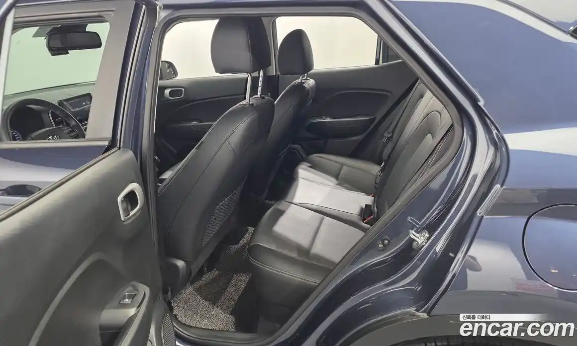Hyundai Venue 2019 1.6 автомат (гидро), фото 17