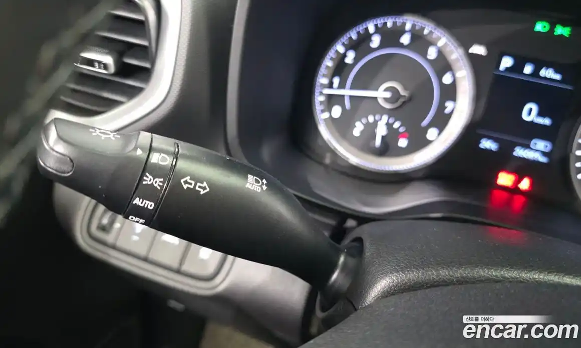 Hyundai Venue 2019 1.6 автомат (гидро), фото 31