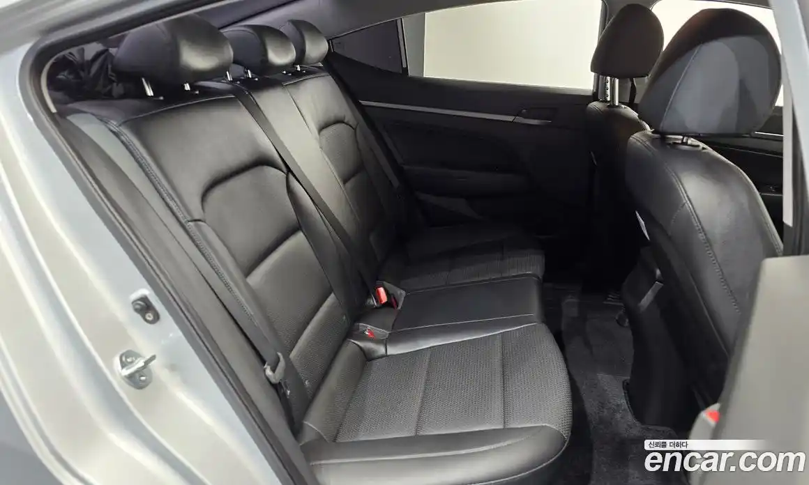 Hyundai Avante 2018 1.6 автомат (гидро), фото 17