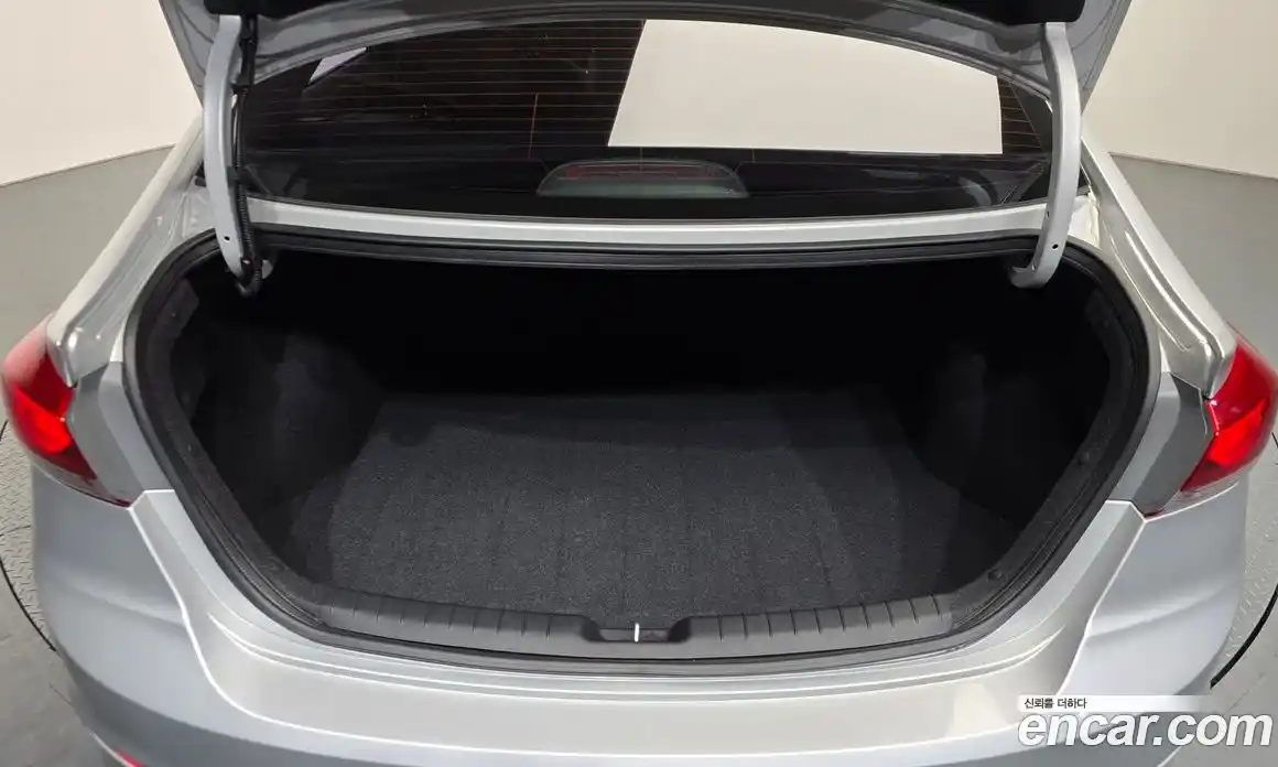 Hyundai Avante 2018 1.6 автомат (гидро), фото 22