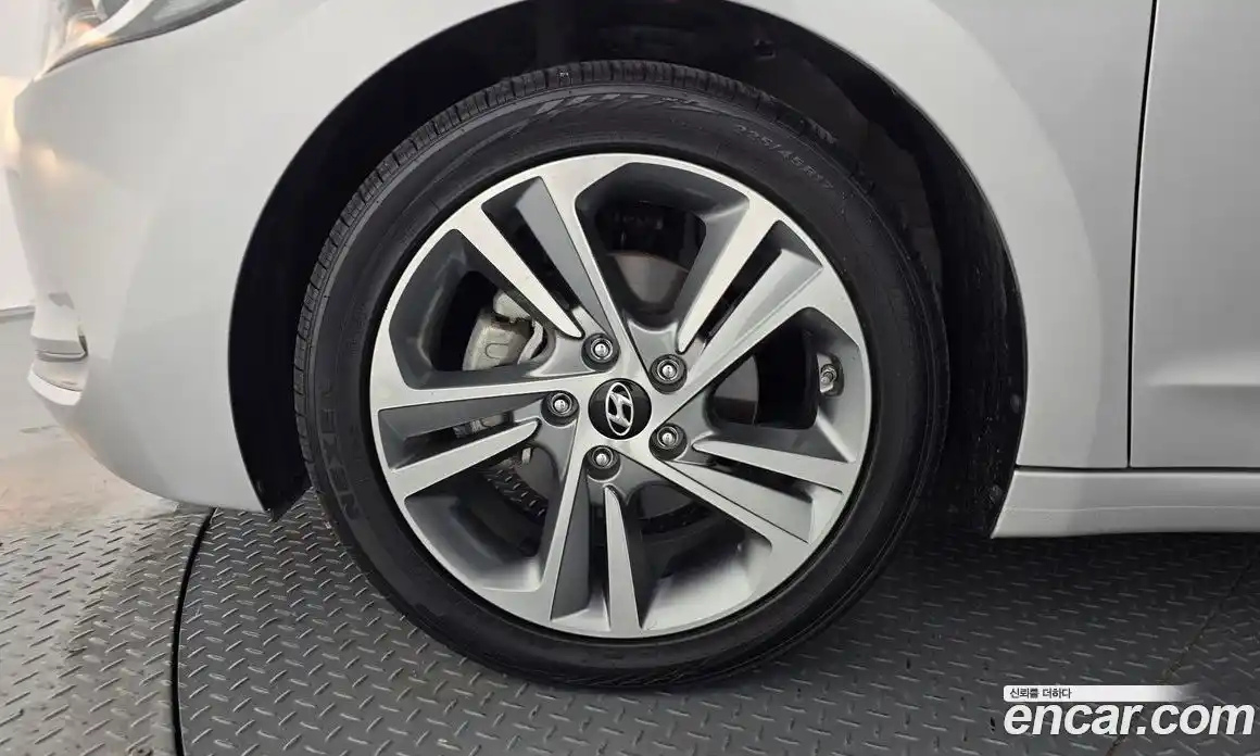 Hyundai Avante 2018 1.6 автомат (гидро), фото 5
