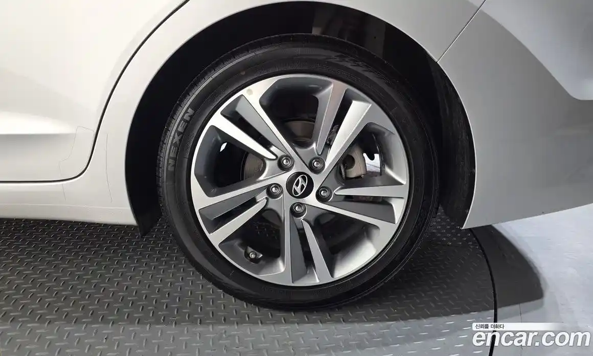 Hyundai Avante 2018 1.6 автомат (гидро), фото 7